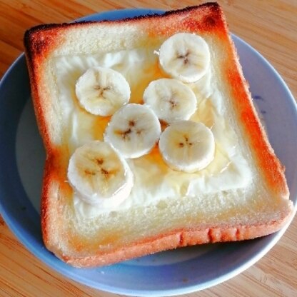 とろ〜りはちみつ&バナナの美味しさにチーズが加わって甘じょっぱい
トースト美味しく頂きました(^o^)